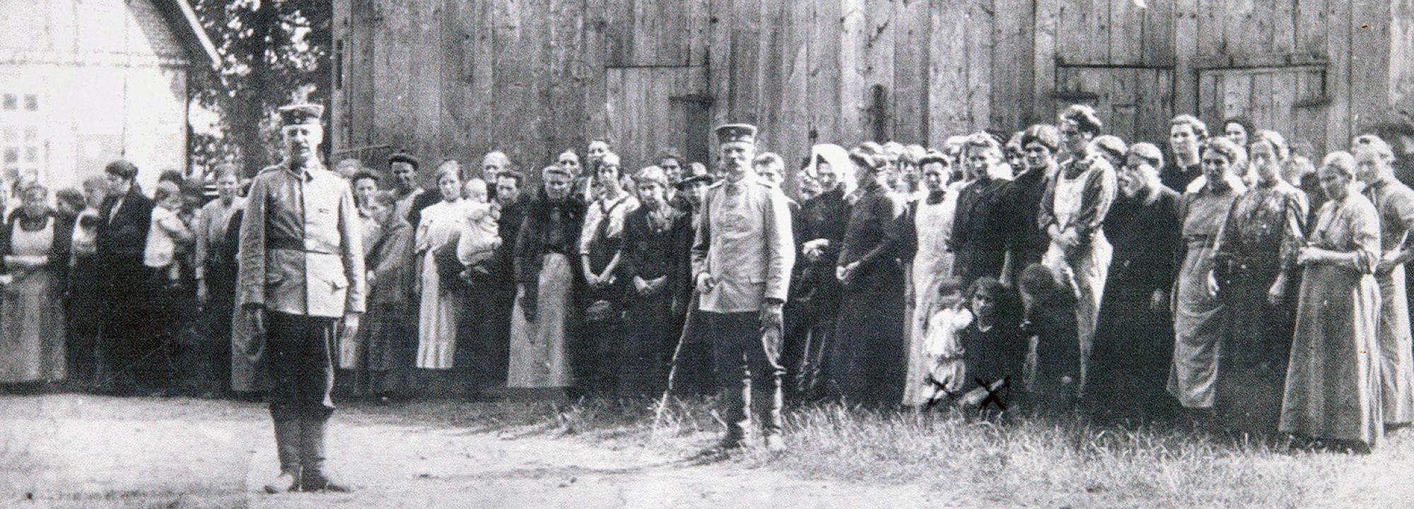  (2 ans) en Thérèse Delfosse 26 ans) in gevangenschap (otages, région de Tirlemont, 1914)