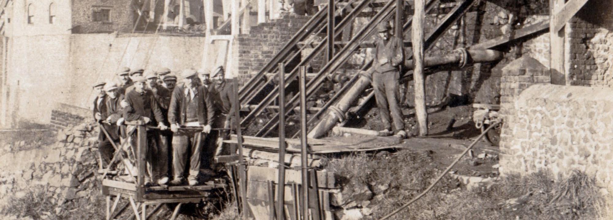 Carrières Cosyns - ascenseur, 1924 - Archives du Cercle d'histoire de l'entité lessinoise Carrières Cosyns - ascenseur, 1924