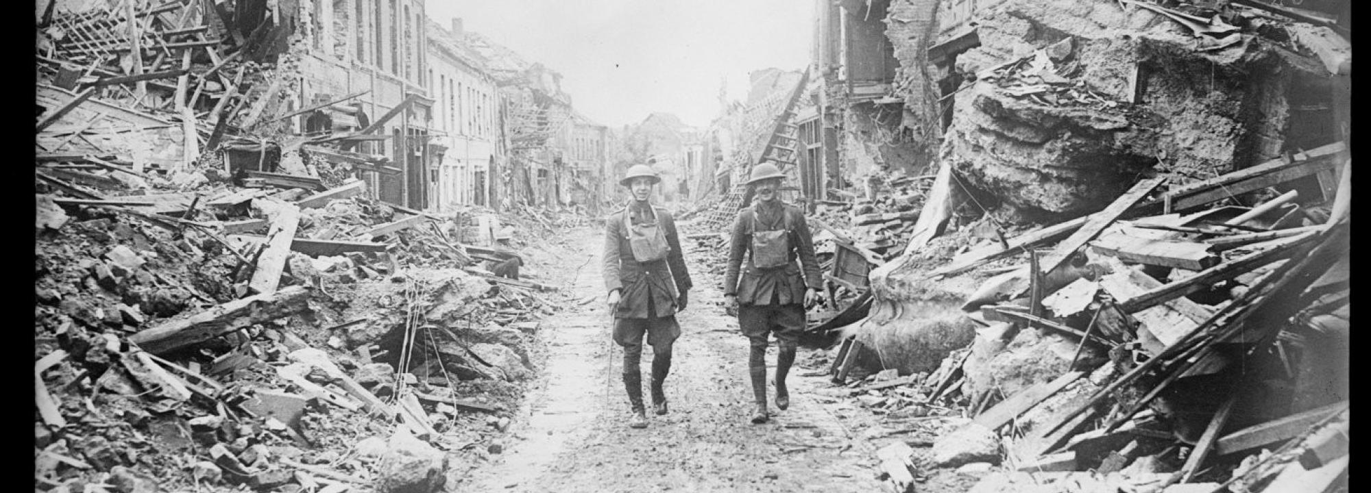 Un village des Flandres reconquis par les Tommies, 1917